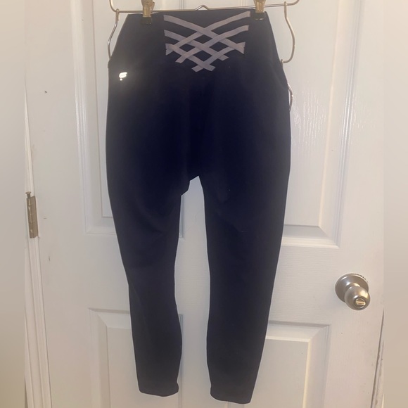 Fabletics power-hold leggings, dark blue leggings squat test approved!! 💙 - Picture 2 of 4